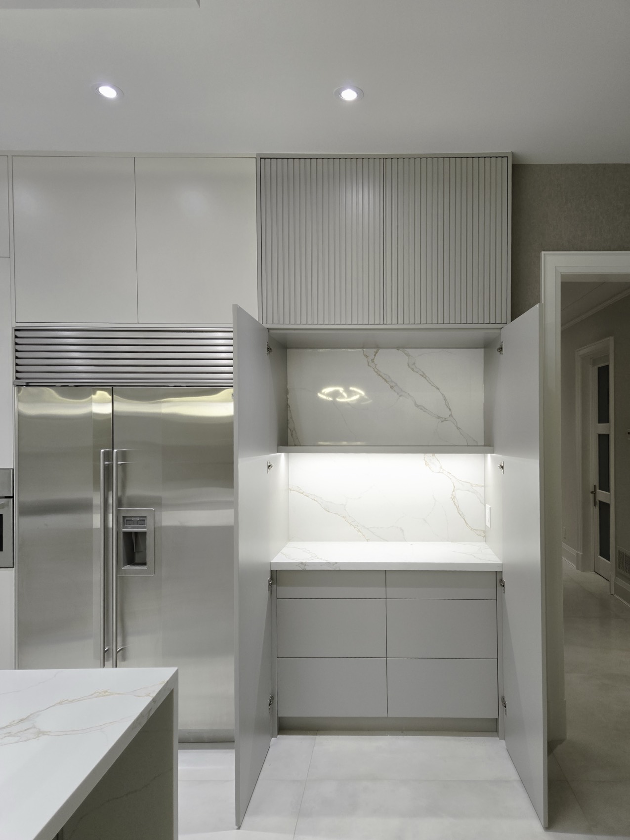 Contemporary Calacatta Kitchen 6