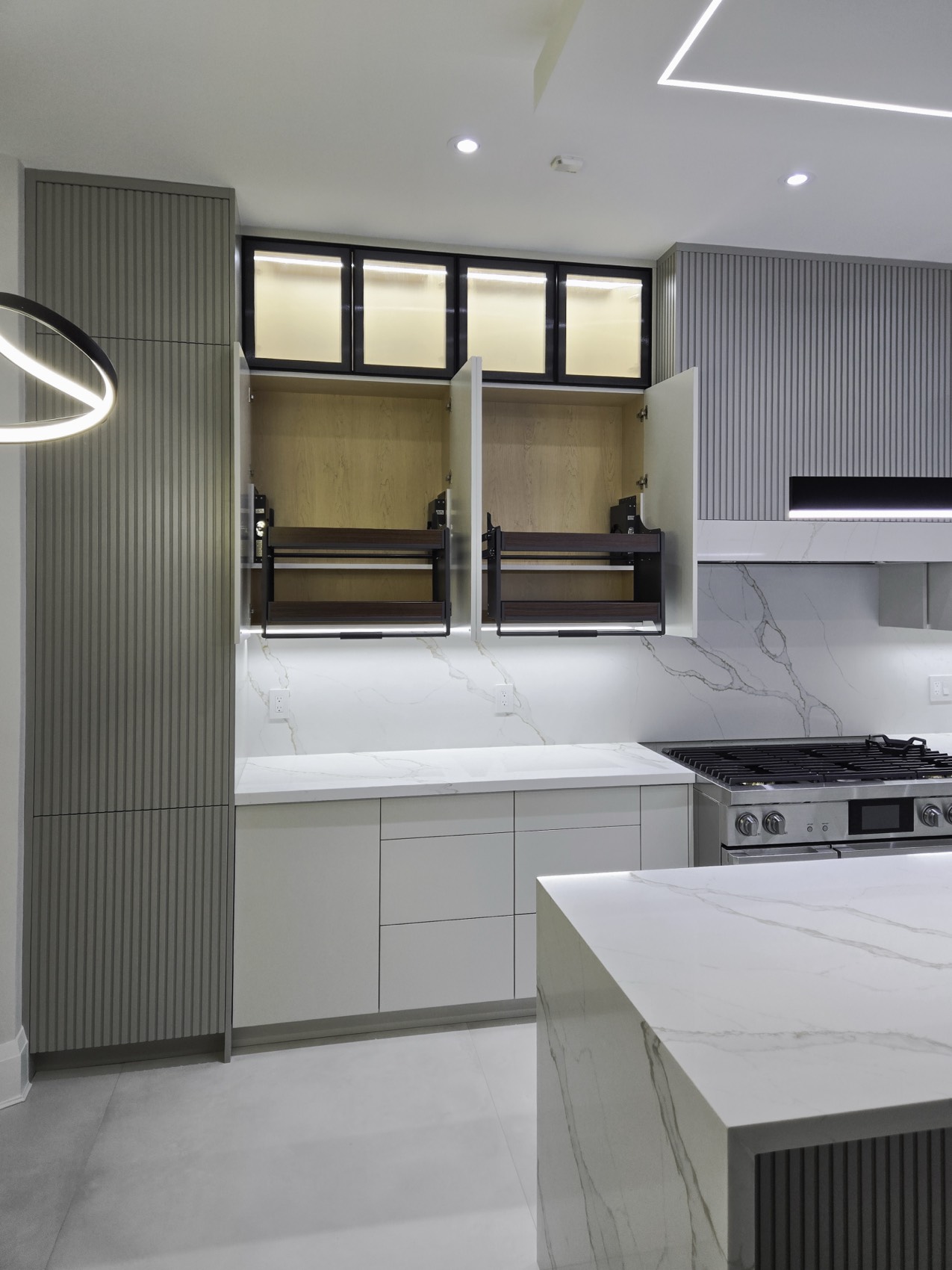 Contemporary Calacatta Kitchen 9