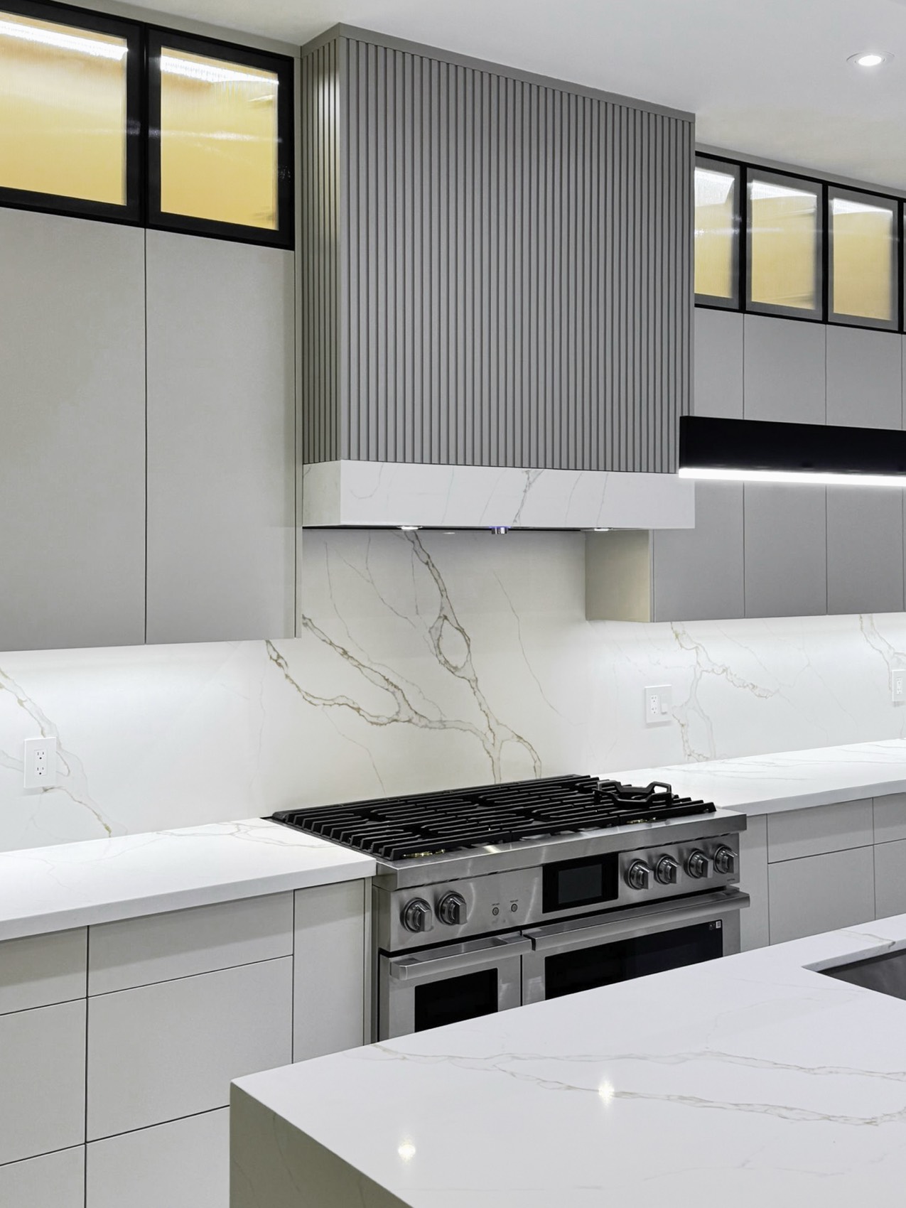 Contemporary Calacatta Kitchen 10