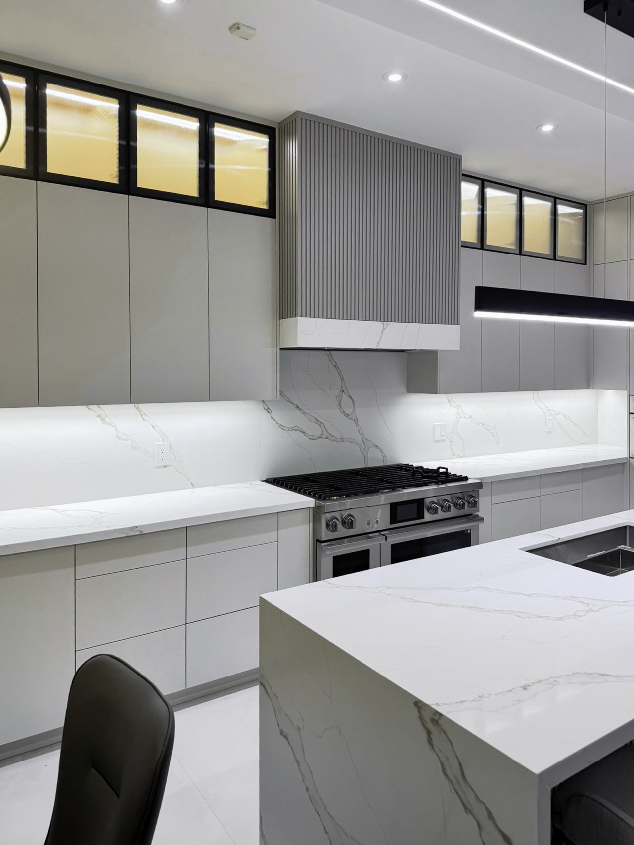 Contemporary Calacatta Kitchen 12