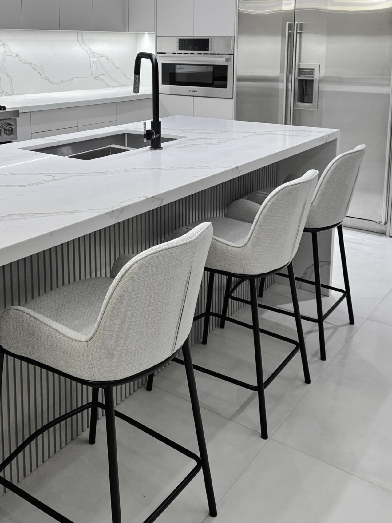 Contemporary Calacatta Kitchen 15