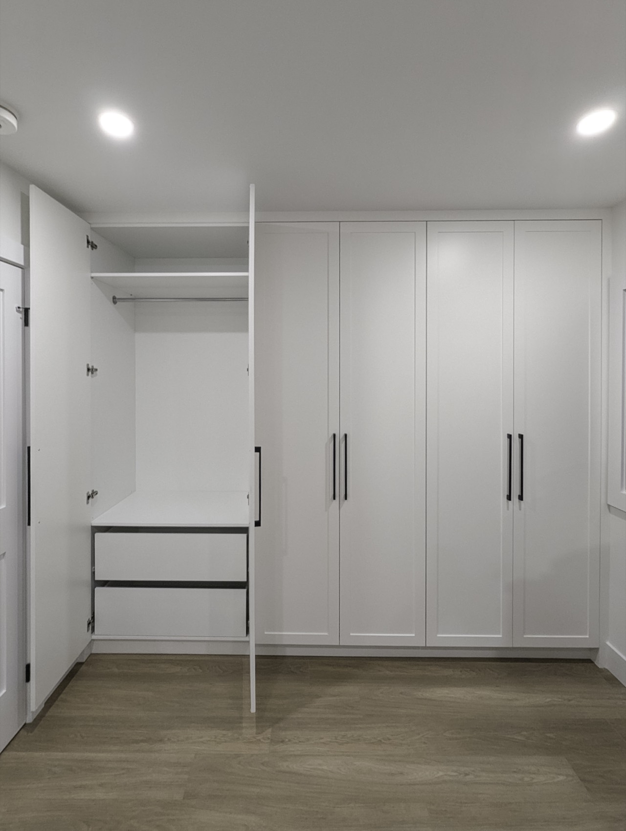 Walk-In Closets & Wardrobes 11
