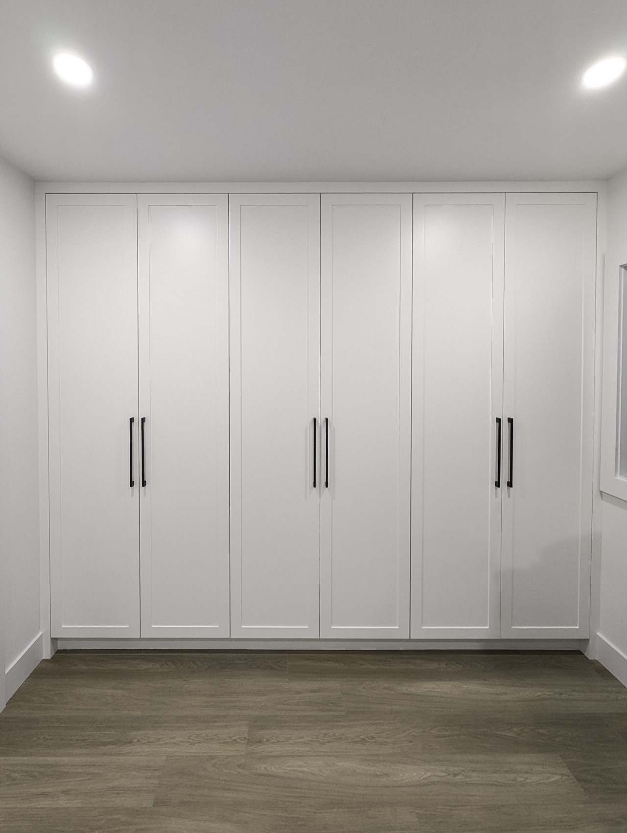 Walk-In Closets & Wardrobes 14